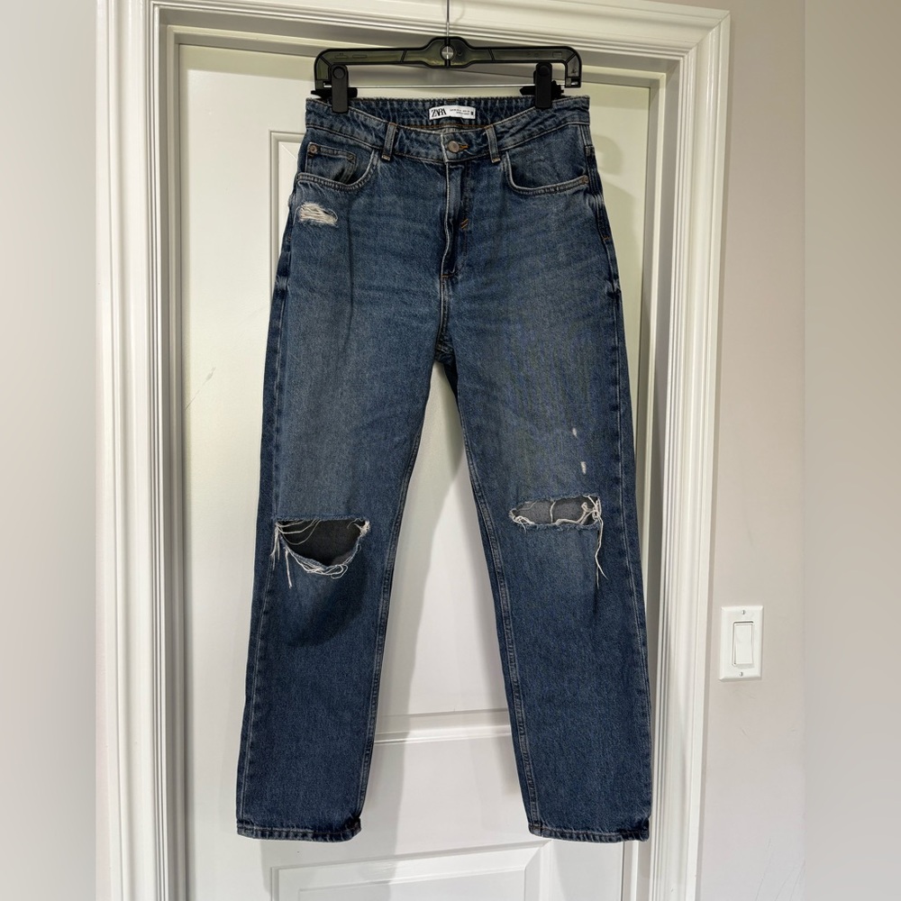 Zara Women’s  High Waisted Ripped Jenas Size 6